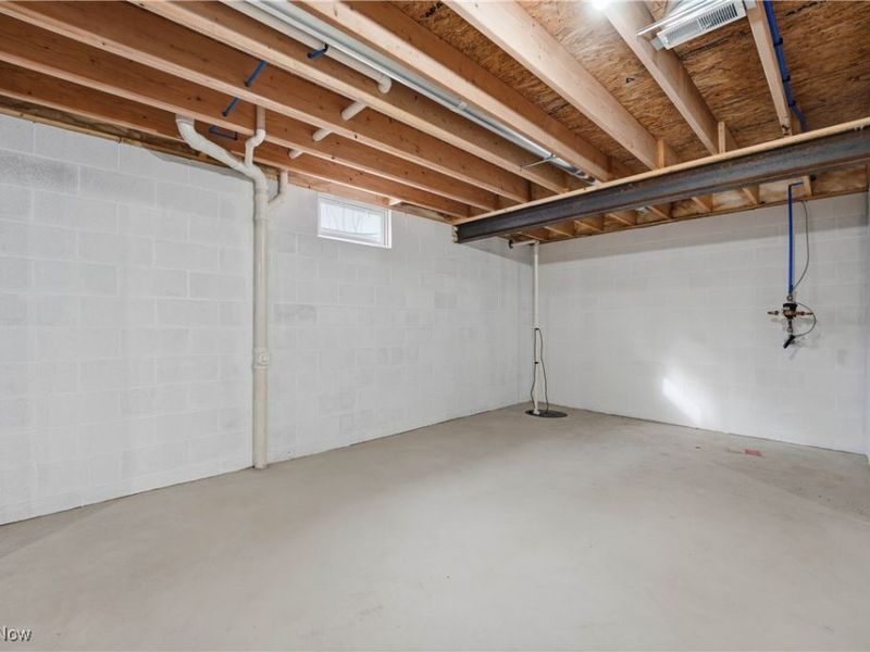 2630 Squirrel Hollow Street NE, Canton, OH 44704 Photo 36