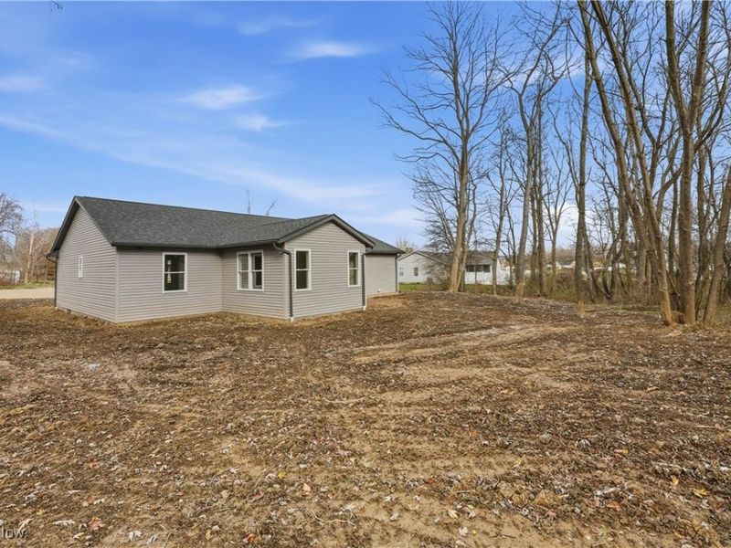 2630 Squirrel Hollow Street NE, Canton, OH 44704 Photo 4