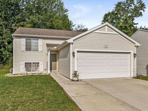 3309 W Chapel Hill Drive, Mishawaka, IN 46545