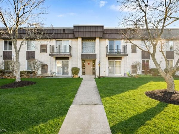 8381 N Akins Road, Unit H-7, North Royalton, OH 44133