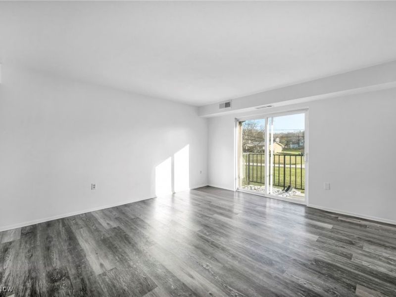 8381 N Akins Road, Unit H-7, North Royalton, OH 44133 Photo 5