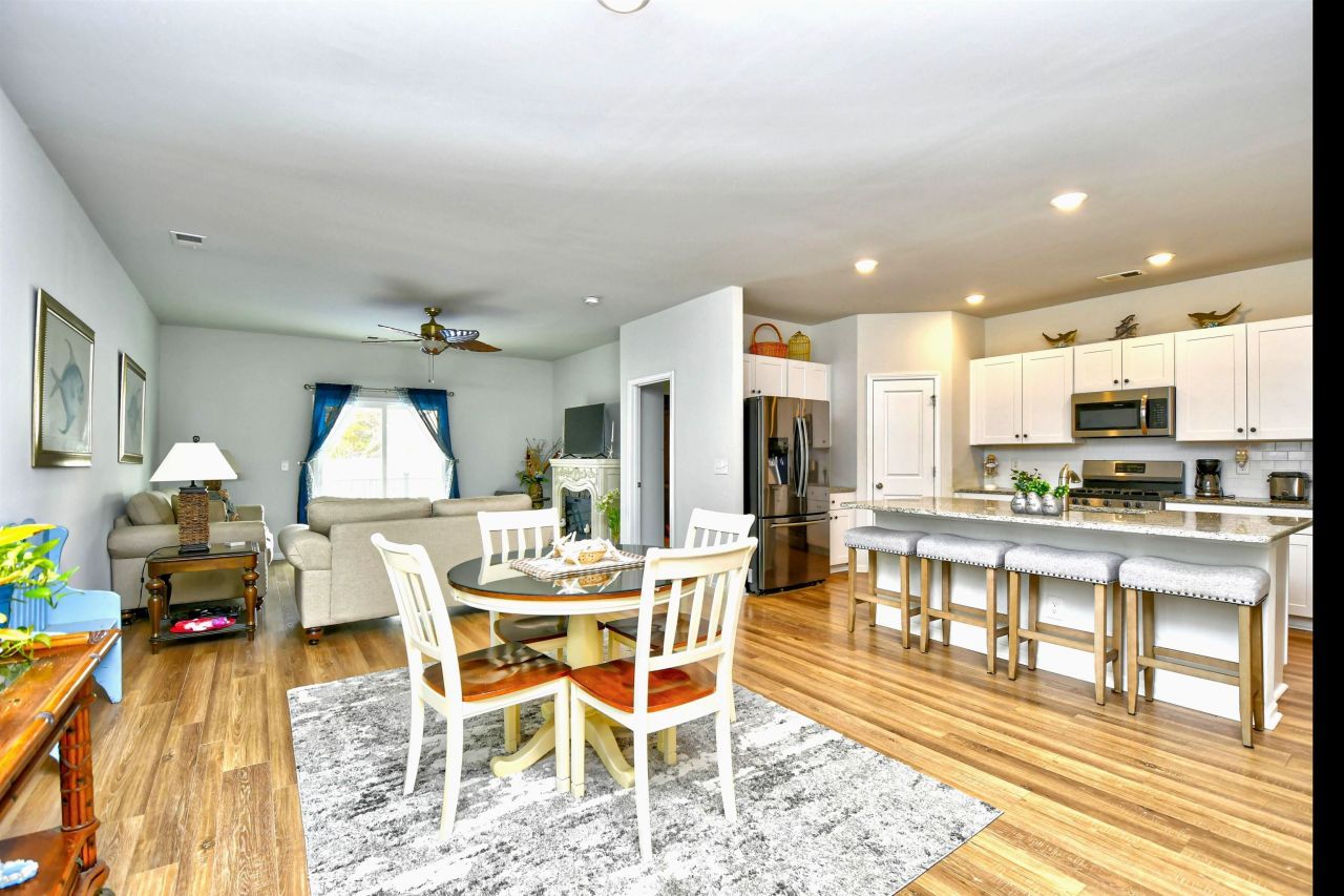 321 Hidden Cove Dr. Photo 7