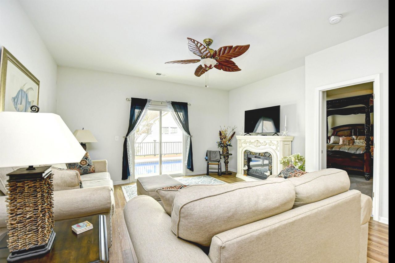 321 Hidden Cove Dr. Photo 9