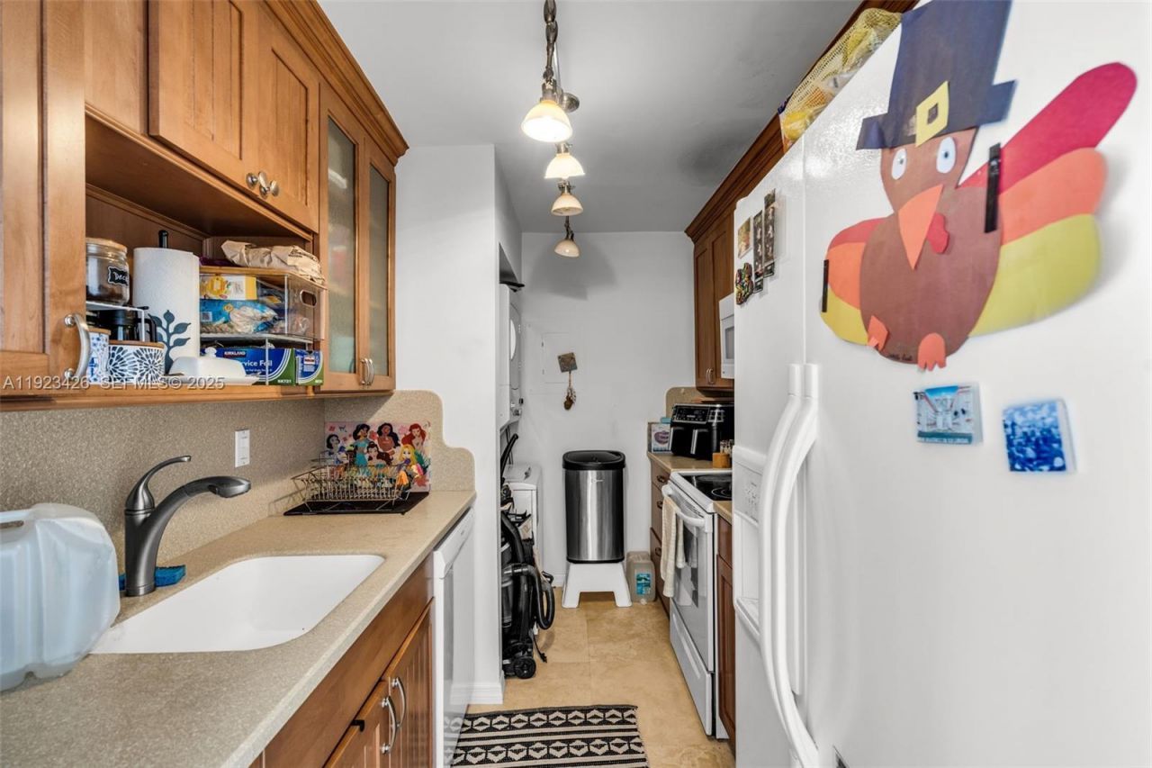 255 Galen Dr, Unit 2E, Key Biscayne, FL 33149 Photo