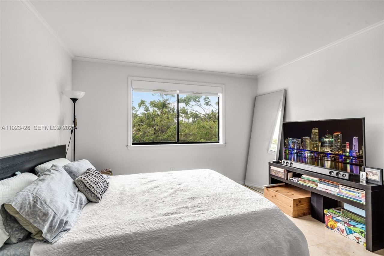 255 Galen Dr, Unit 2E, Key Biscayne, FL 33149 Photo