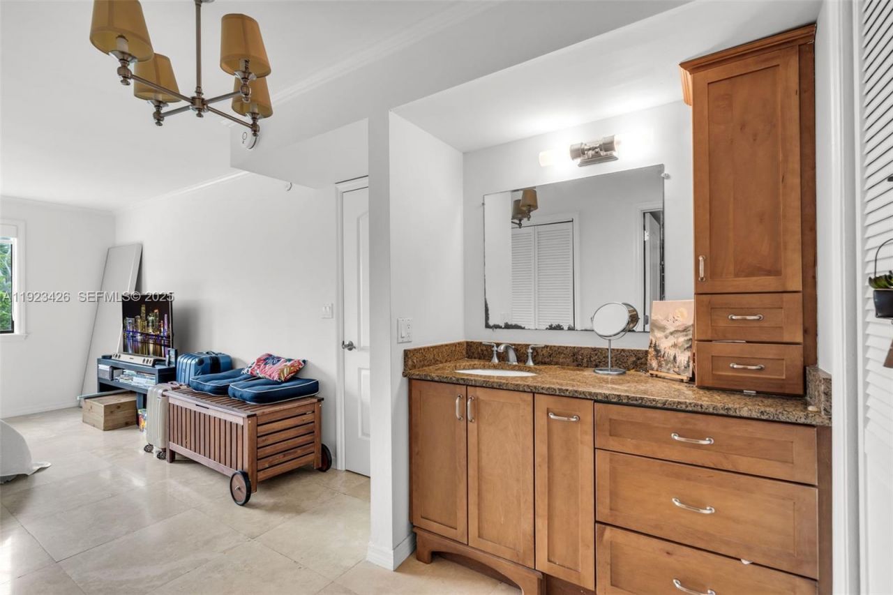 255 Galen Dr, Unit 2E, Key Biscayne, FL 33149 Photo