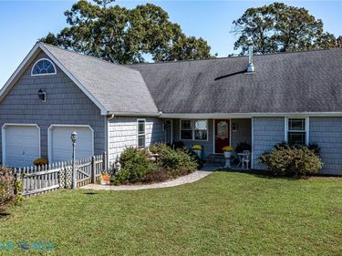 708 Queens Point Drive, Locust Hill, VA 23092