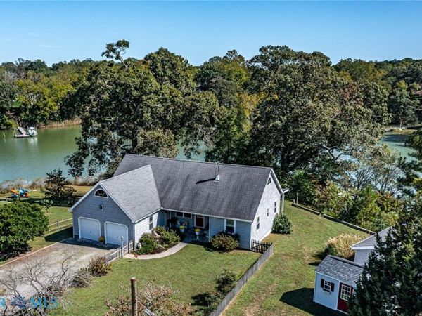 708 Queens Point Drive, Locust Hill, VA 23092