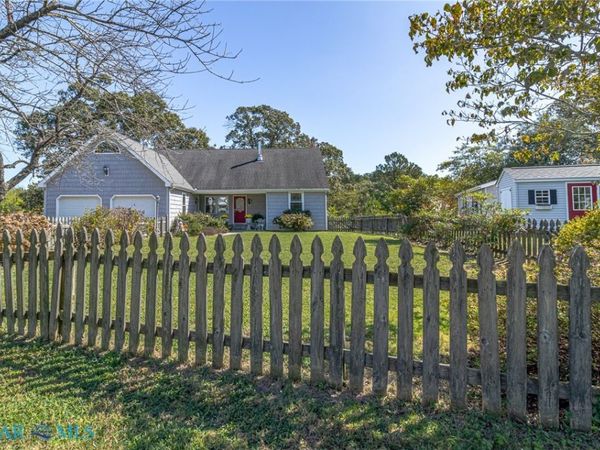 708 Queens Point Drive, Locust Hill, VA 23092