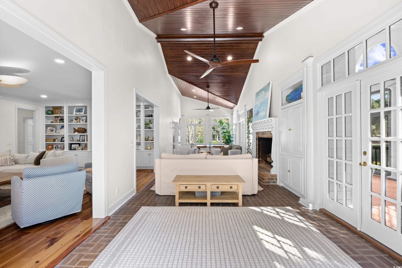 356 Rossdhu Ave. Photo 9