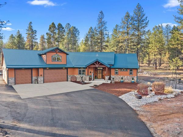 28615 N Milan Rd, Chattaroy, WA 99003