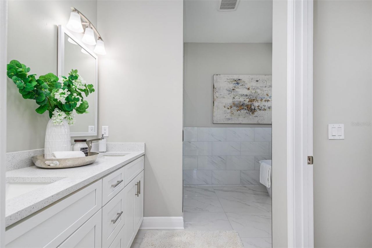 3847 Seena Manor Court, Tampa, FL 33618 Photo