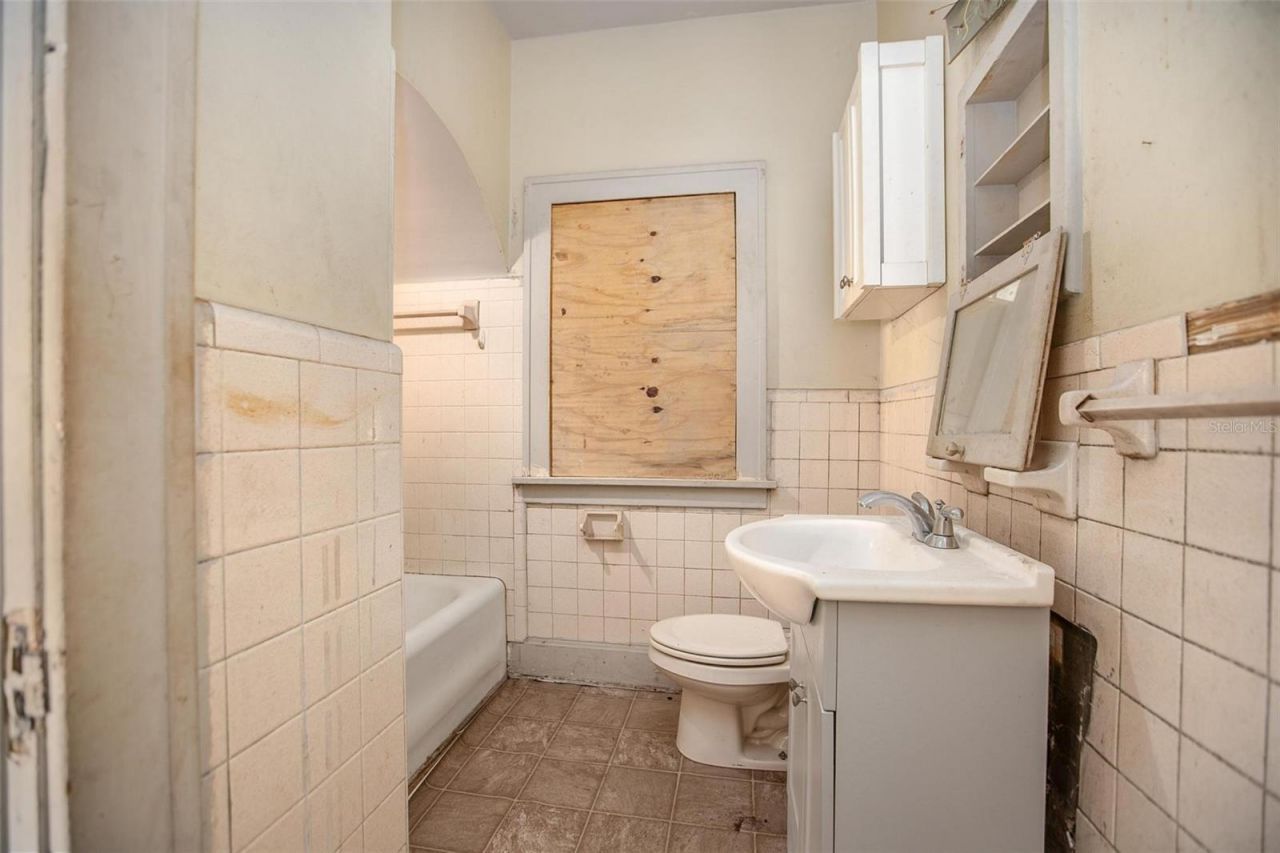 1430 E New York Avenue, Deland, FL 32724 Photo