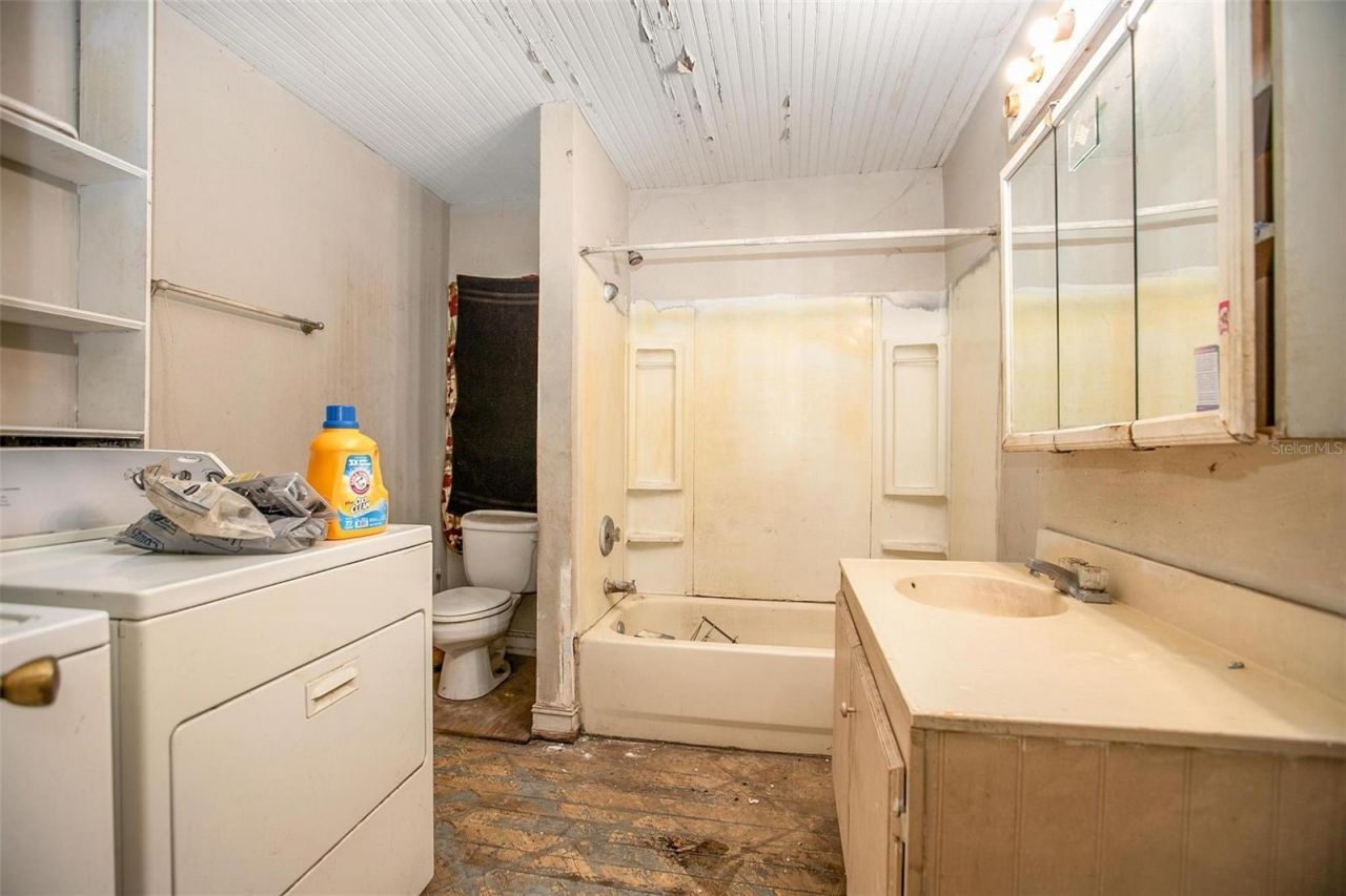 1430 E New York Avenue, Deland, FL 32724 Photo