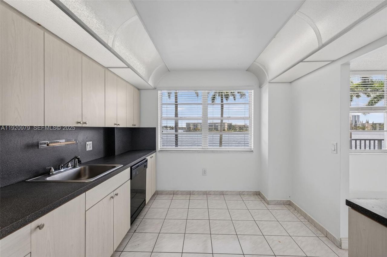 2851 NE 183rd St, Unit 216E, Aventura, FL 33160 Photo