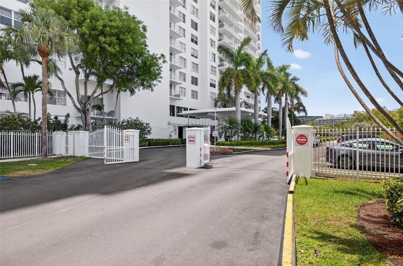 2851 NE 183rd St, Unit 216E, Aventura, FL 33160 Photo