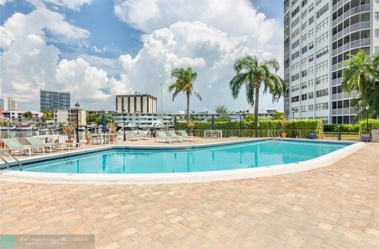 100 Golden Isles Dr, Unit 605, Hallandale Beach, FL 33009 Photo