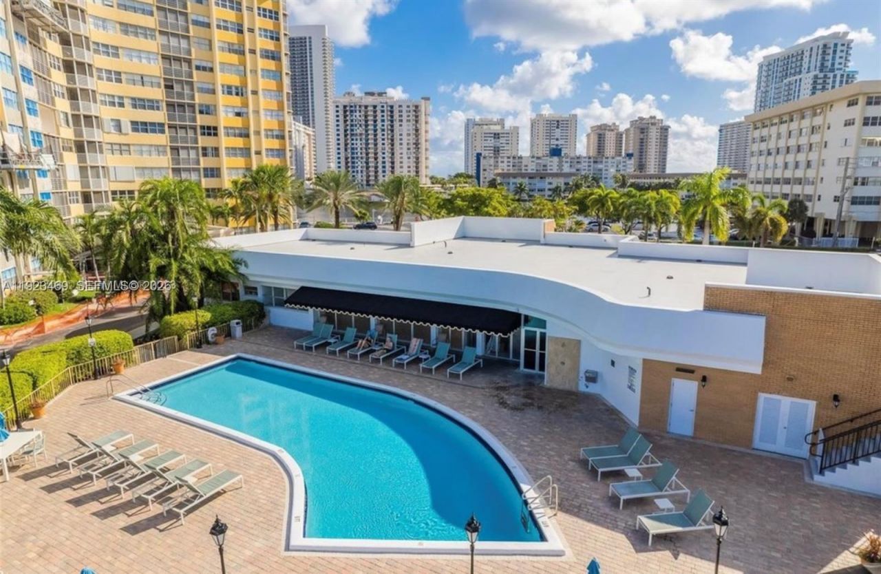 100 Golden Isles Dr, Unit 605, Hallandale Beach, FL 33009 Photo