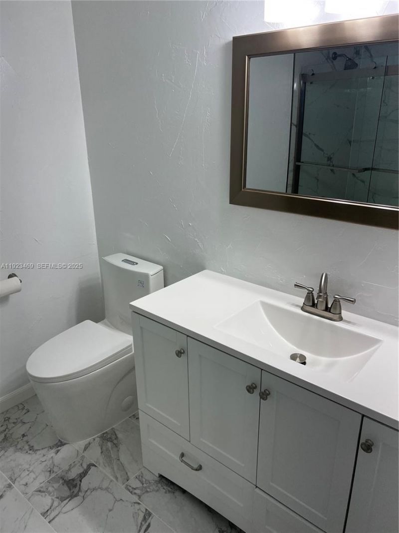 100 Golden Isles Dr, Unit 605, Hallandale Beach, FL 33009 Photo