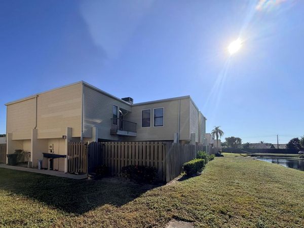 1602 Shaker Circle, Wellington, FL 33414