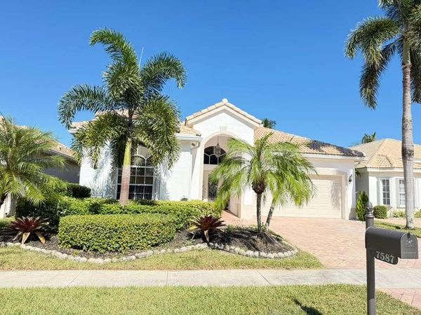 7587 Eagle Point Drive, Delray Beach, FL 33446