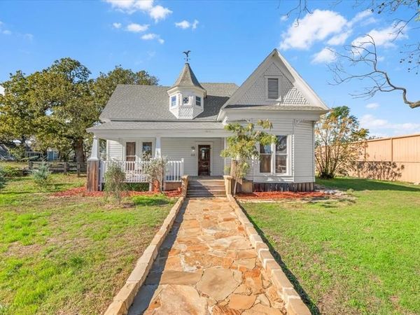 112 S Evans Street, Boyd, TX 76023