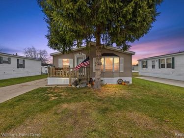 2119 Redwood Avenue, Columbus Twp, MI 48063