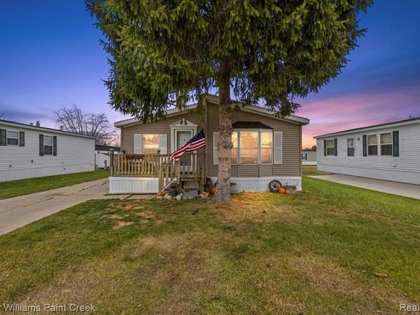 2119 Redwood Avenue, Columbus Twp, MI 48063