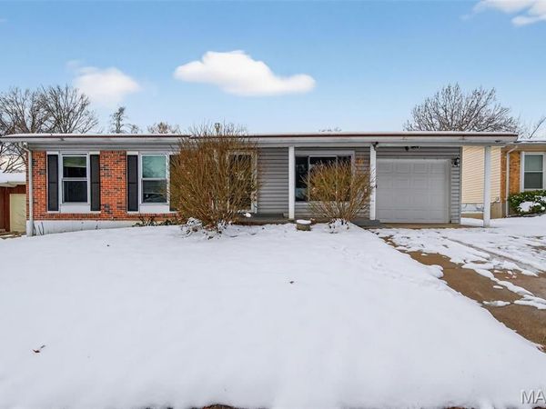 12119 El Camara Drive, Florissant, MO 63033