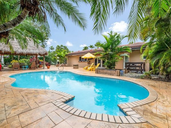 8700 SW 159th St, Palmetto Bay, FL 33157