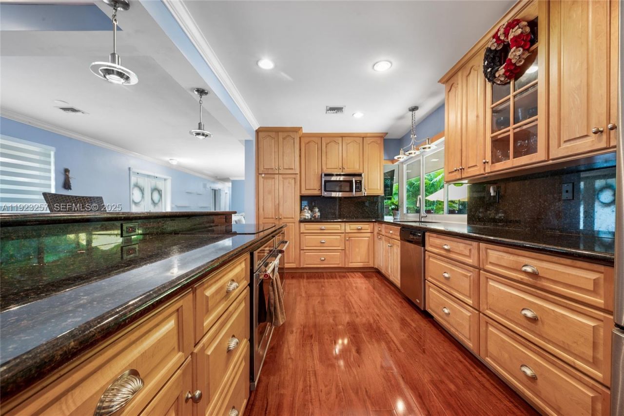 8700 SW 159th St, Palmetto Bay, FL 33157 Photo