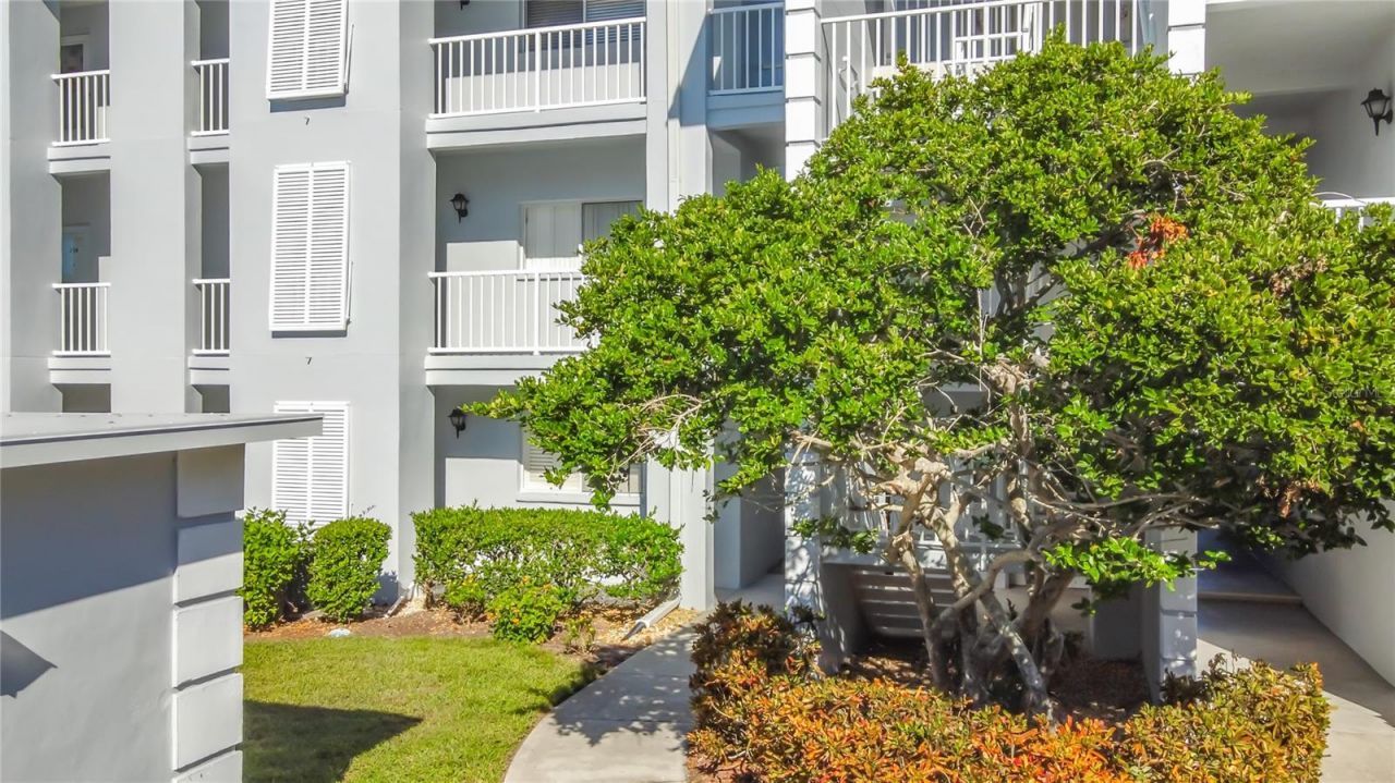 404 Cerromar Circle N, Unit 115, Venice, FL 34293 Photo