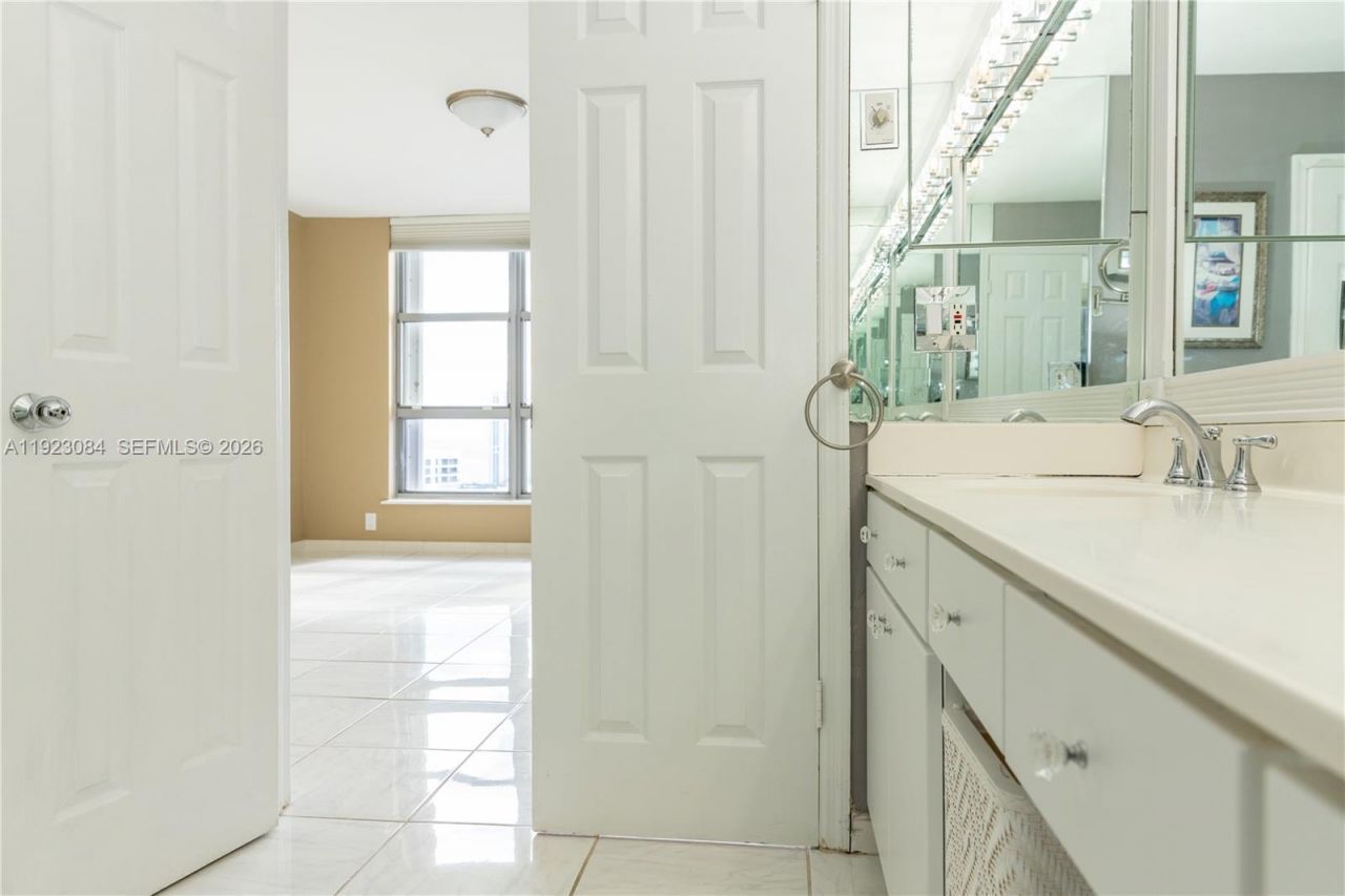 3500 Mystic Pointe Dr, Unit 3506, Aventura, FL 33180 Photo