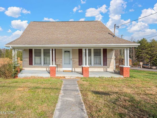 8621 N Ruggles Ferry Pike, Strawberry Plains, TN 37871