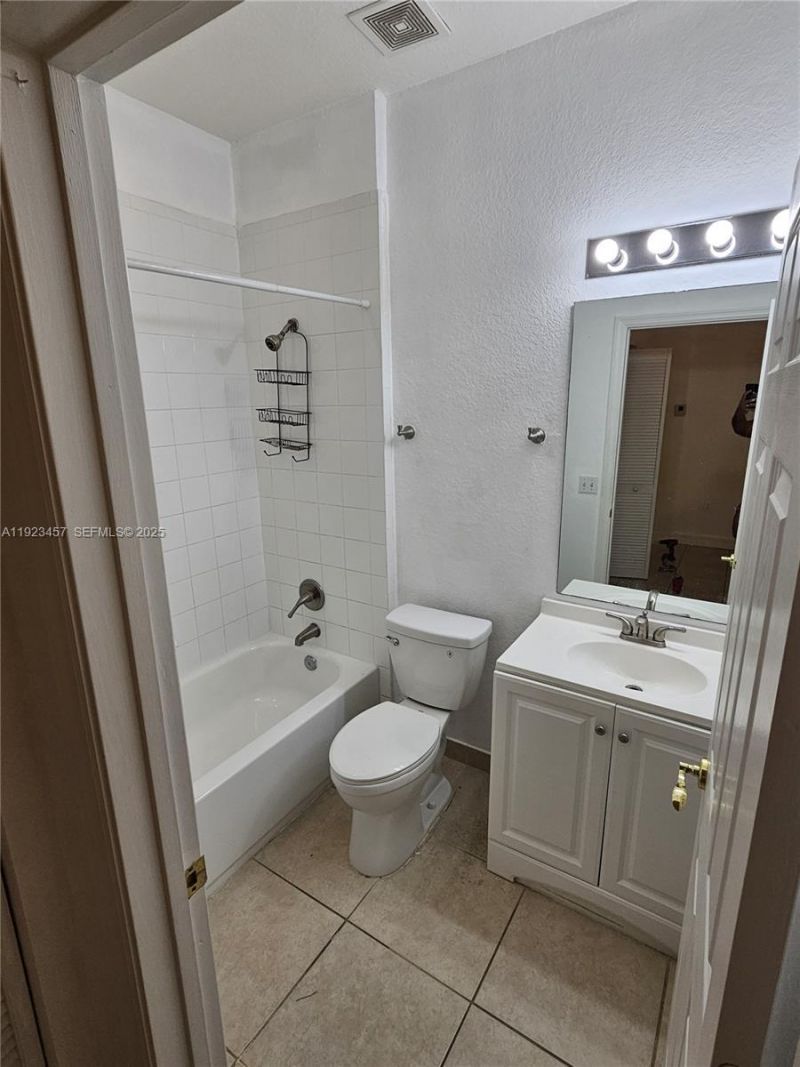 44 SE Sedona Cir, Unit 203, Stuart, FL 34994 Photo