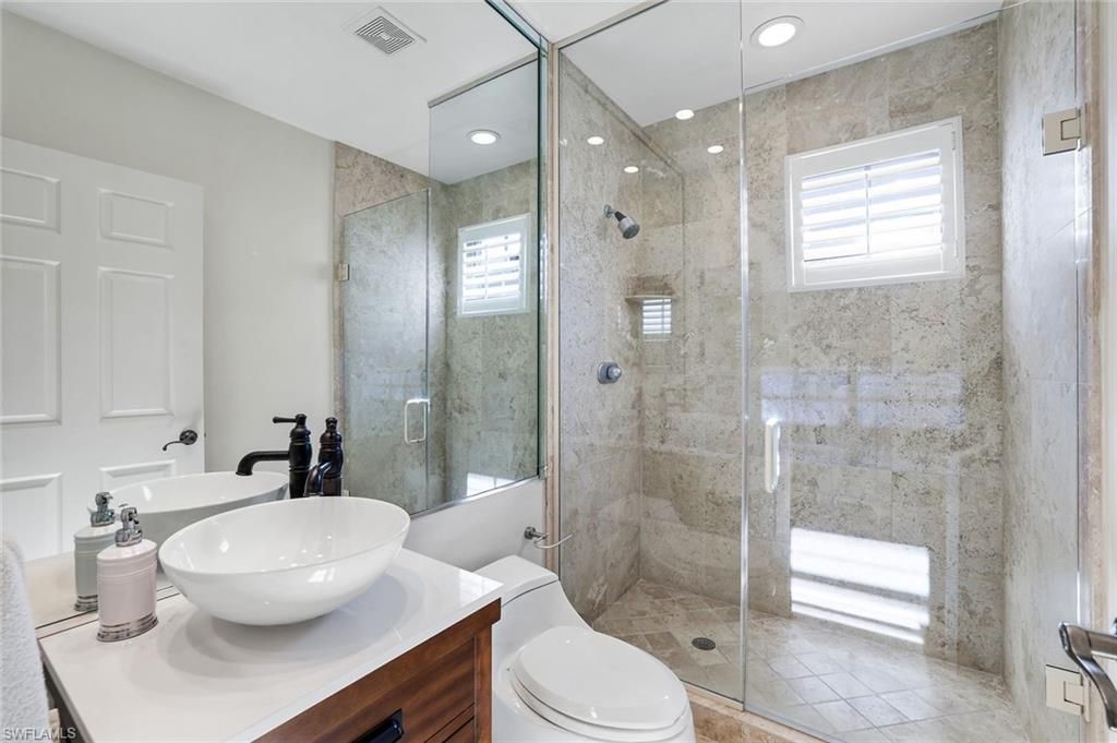 1560 Clermont Dr, Unit D-201, Naples, FL 34109 Photo