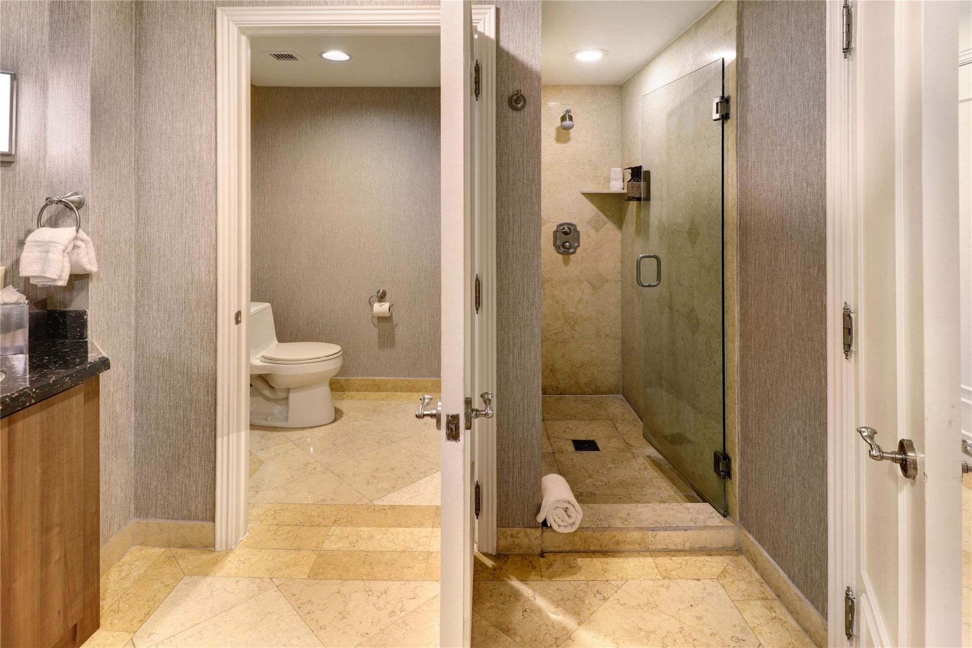 601 N Ft Lauderdale Bch Boulevard, Unit 905, Fort Lauderdale, FL 33304 Photo