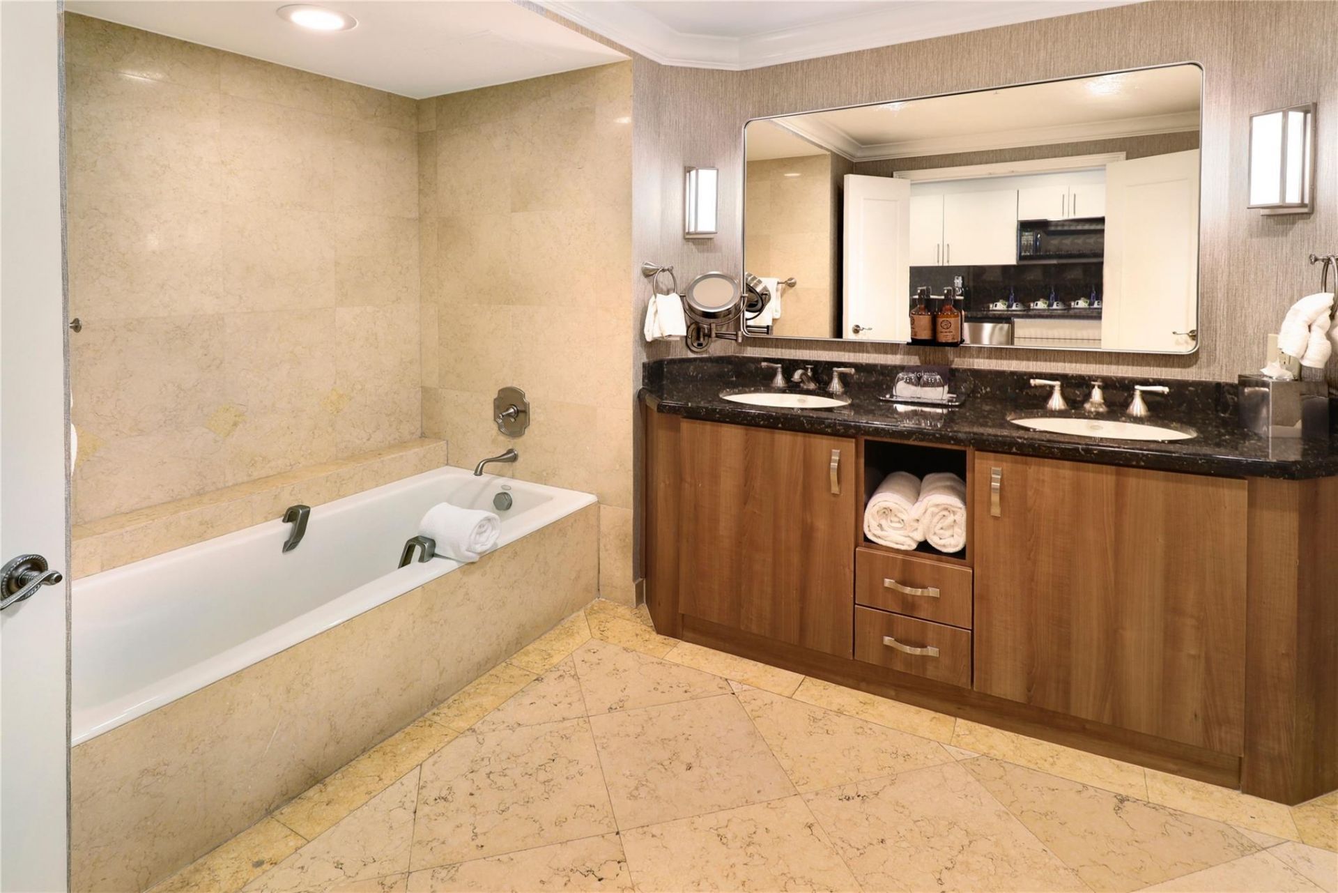 601 N Ft Lauderdale Bch Boulevard, Unit 905, Fort Lauderdale, FL 33304 Photo