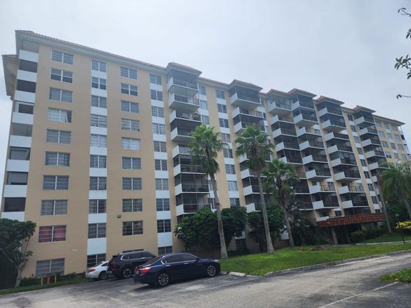 4174 Inverrary Drive, Unit 811, Lauderhill, FL 33319