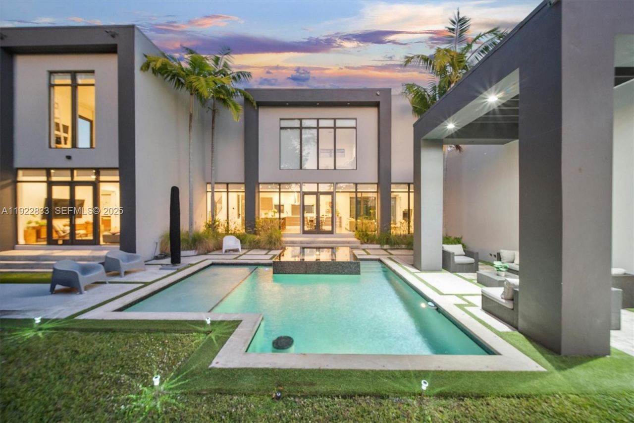 1009 NE 104th St, Miami Shores, FL 33138 Photo