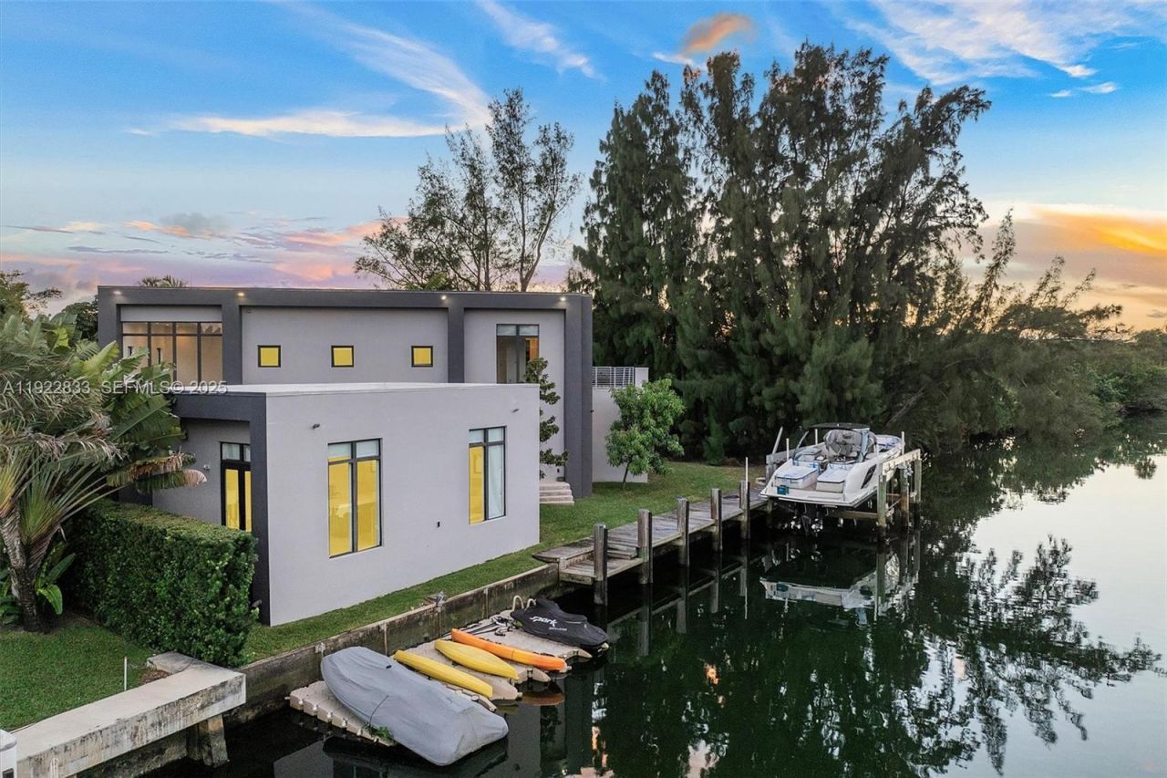 1009 NE 104th St, Miami Shores, FL 33138 Photo