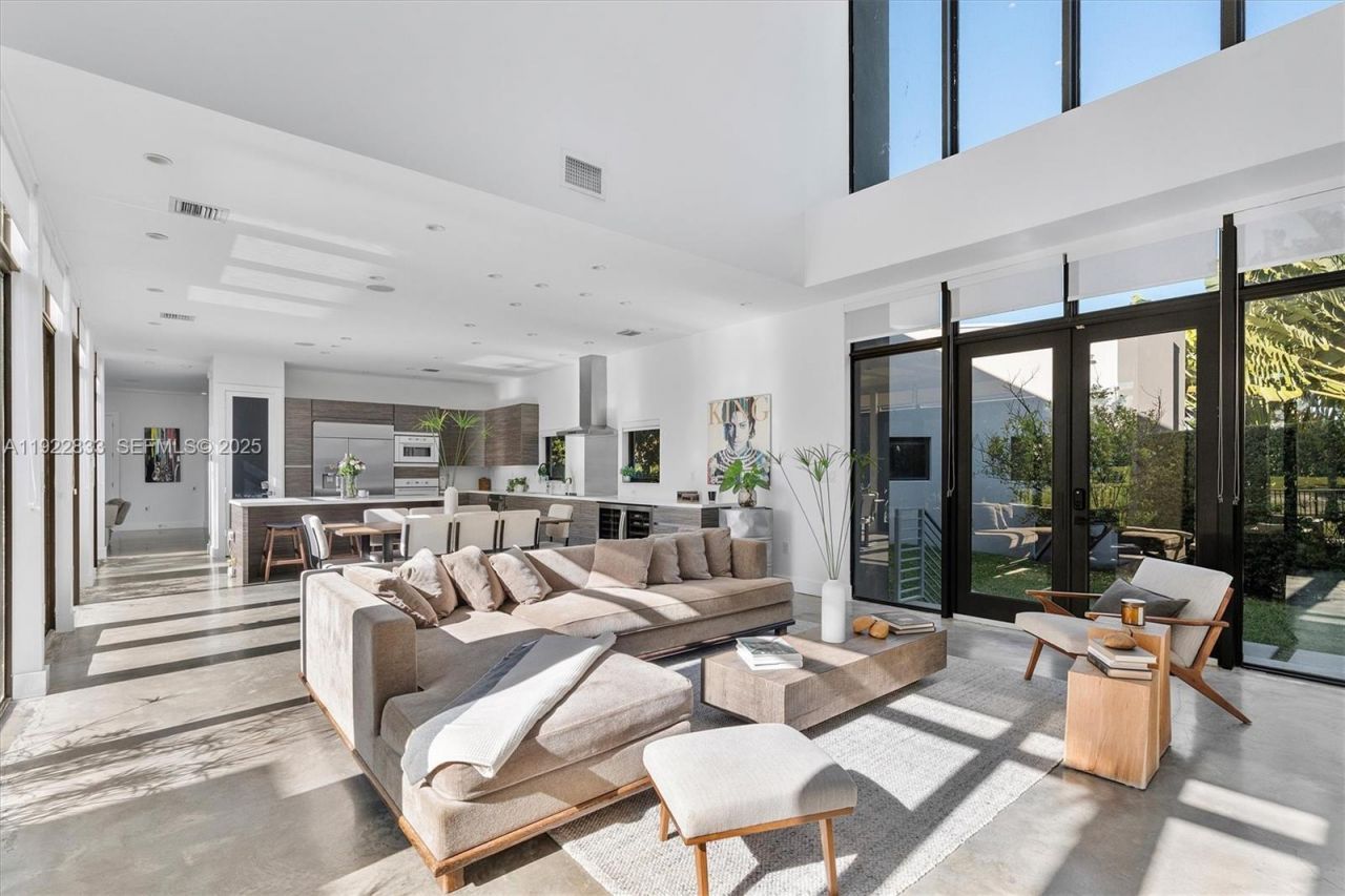 1009 NE 104th St, Miami Shores, FL 33138 Photo