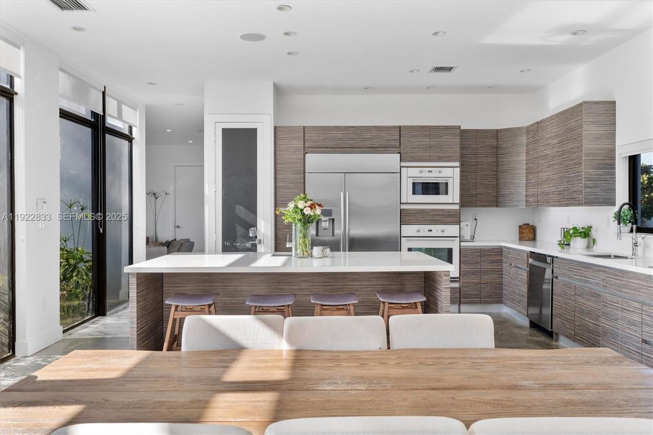 1009 NE 104th St, Miami Shores, FL 33138 Photo