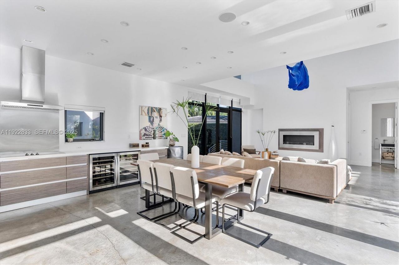 1009 NE 104th St, Miami Shores, FL 33138 Photo