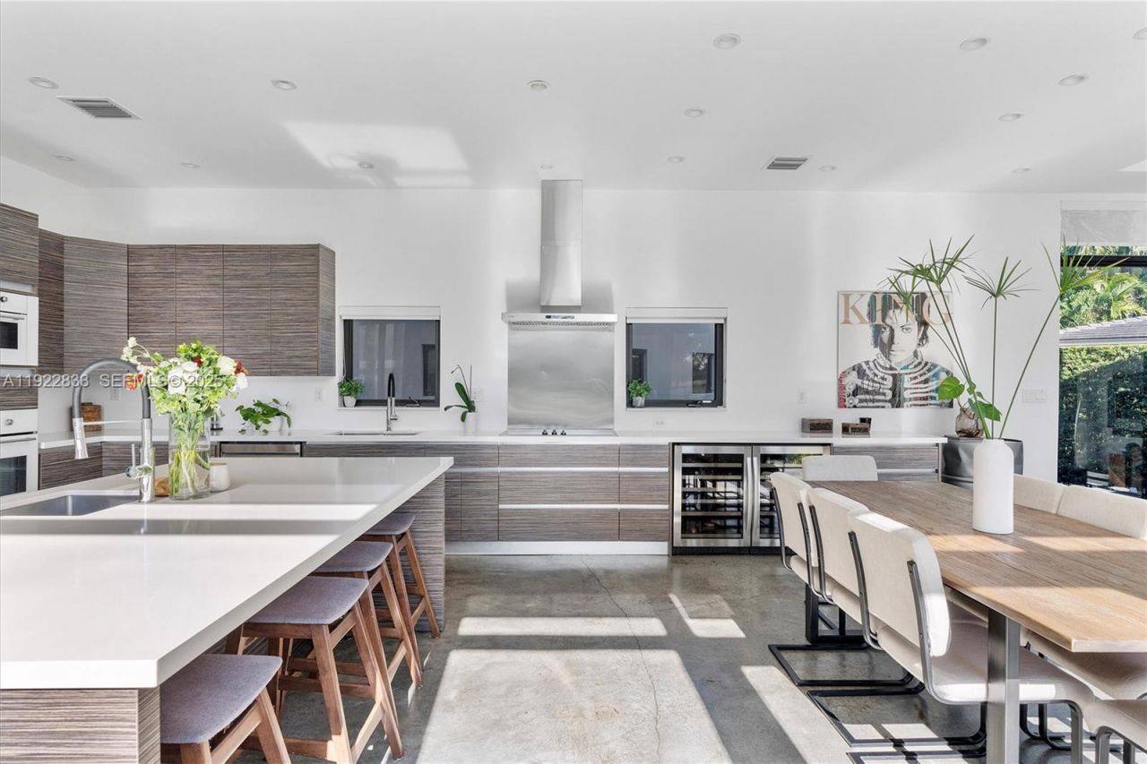 1009 NE 104th St, Miami Shores, FL 33138 Photo