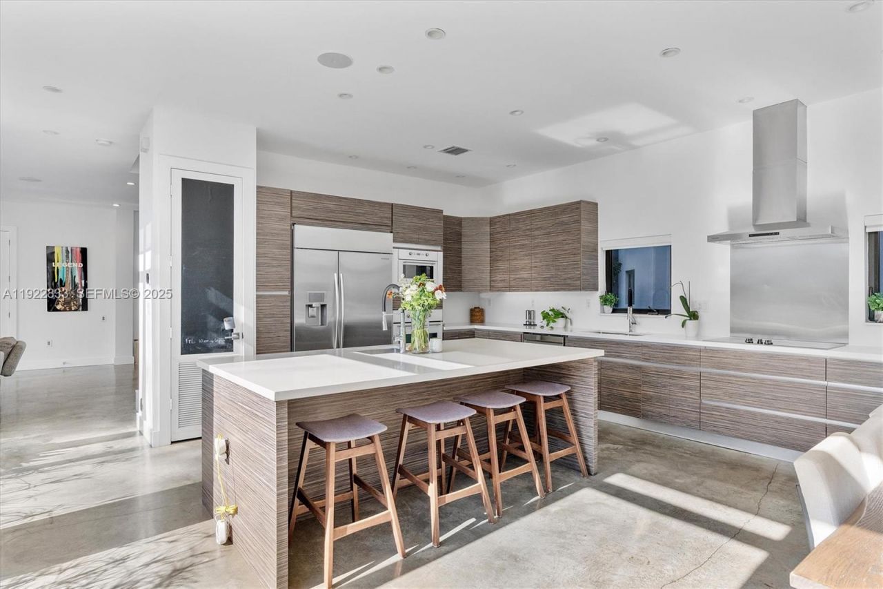 1009 NE 104th St, Miami Shores, FL 33138 Photo