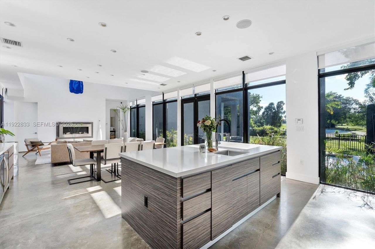 1009 NE 104th St, Miami Shores, FL 33138 Photo