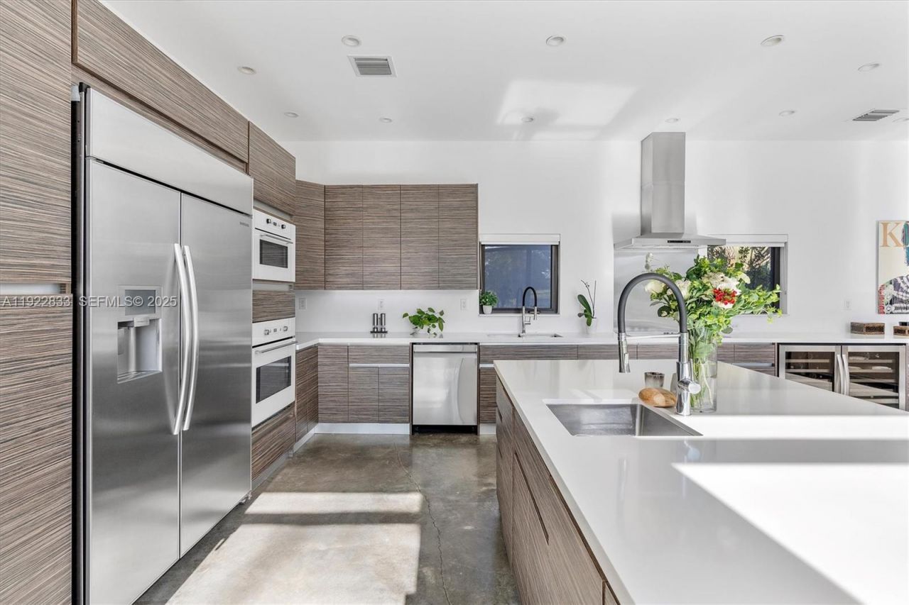 1009 NE 104th St, Miami Shores, FL 33138 Photo