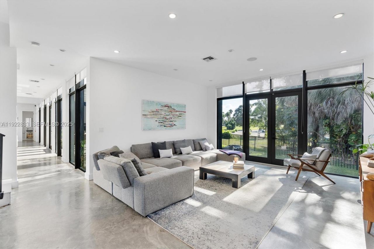 1009 NE 104th St, Miami Shores, FL 33138 Photo