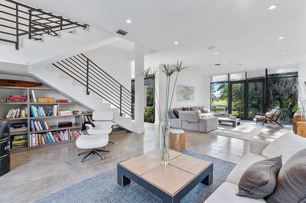 1009 NE 104th St, Miami Shores, FL 33138 Photo